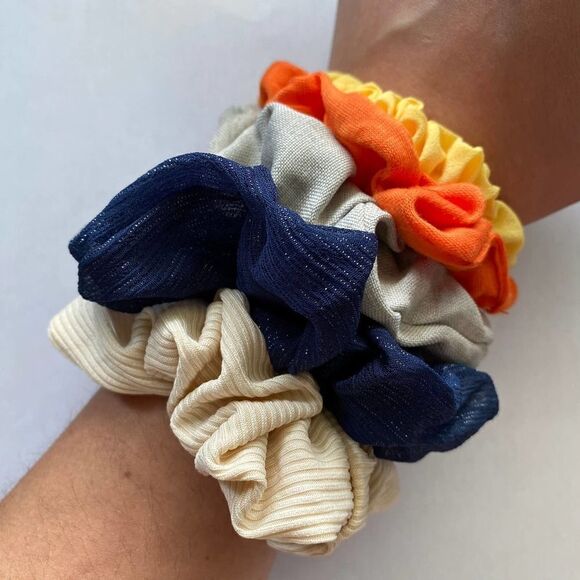 𝅺Set of 5 Scrunchies - Picture 1 of 2